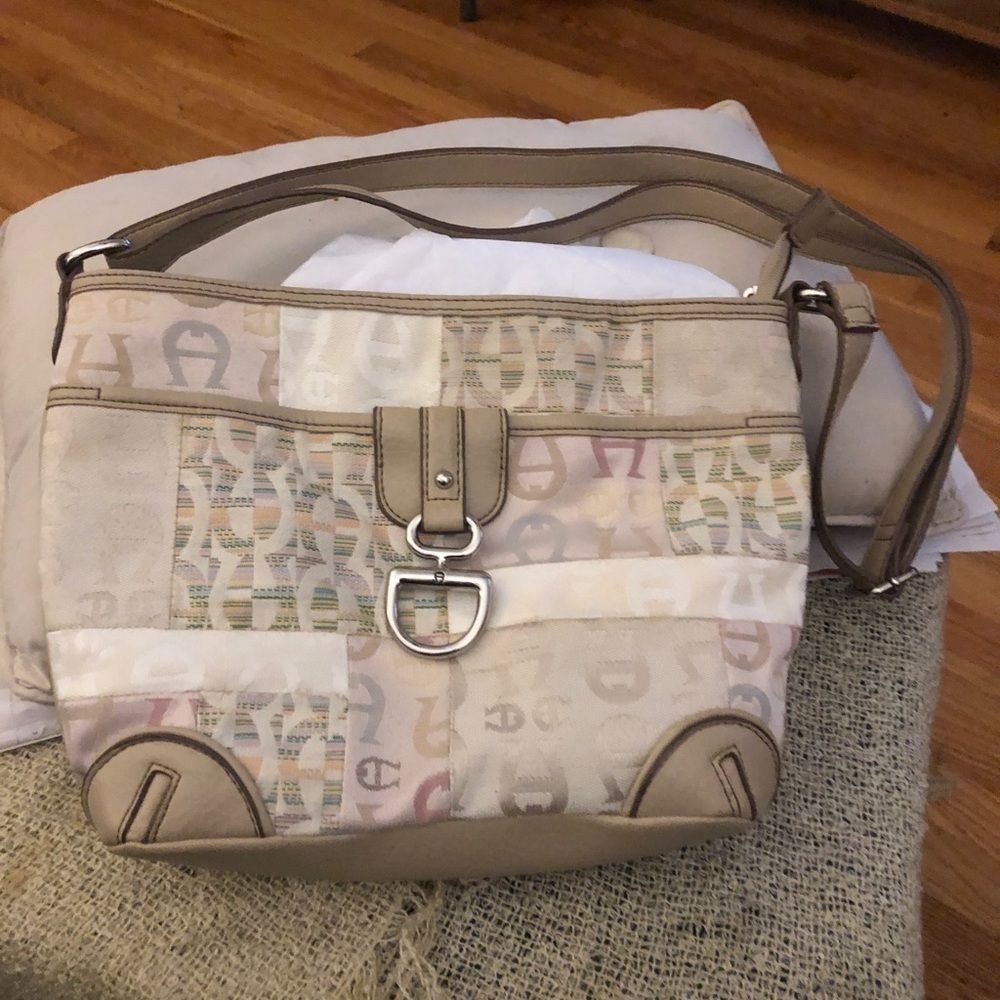 Etienne Aigner crossbody Beige Cream Multi Color handbag  - Picture 2 of 5